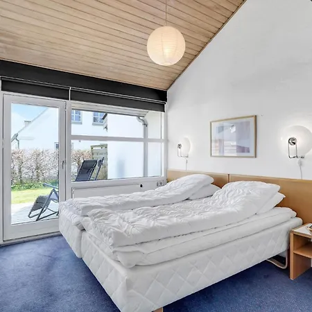 Διαμέρισμα 2 Bedroom Awesome In Vaeggerlose