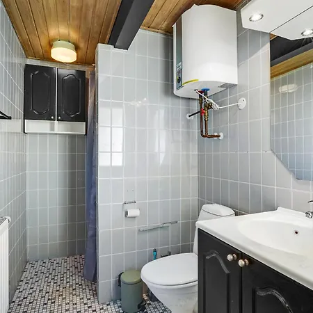 Διαμέρισμα 2 Bedroom Awesome In Vaeggerlose