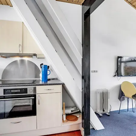2 Bedroom Awesome In Vaeggerlose Διαμέρισμα Bøtø By